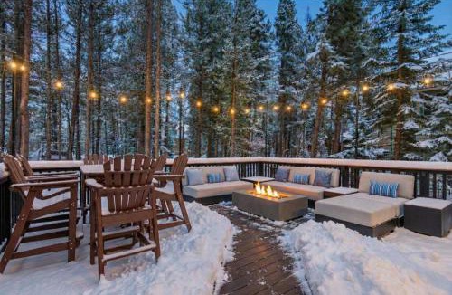 Christie Heights House | Apres Ski Haven Pet Friendly with Private Hot tub