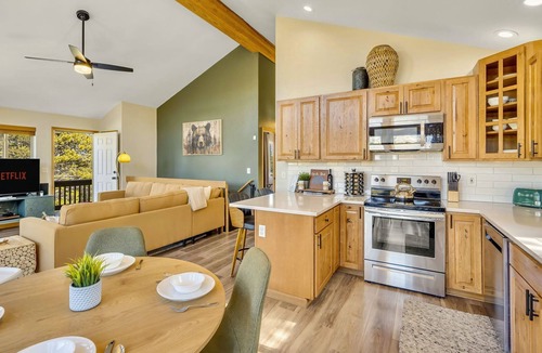 Valley of the Sun House | Arcade~Family Friendly~HotTub~Views!~23 Miles to Breck~KingBds~Dogs~Fast WIFI
