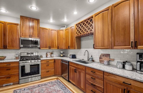 Bentonville House | Arkansas Grand Oasis: Luxury & Adventure