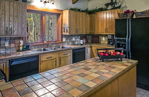 Timber Trail House | August Availability! Great Layout/Views/HotTub/PoolTable/Grills/HikeOutTheDoor!