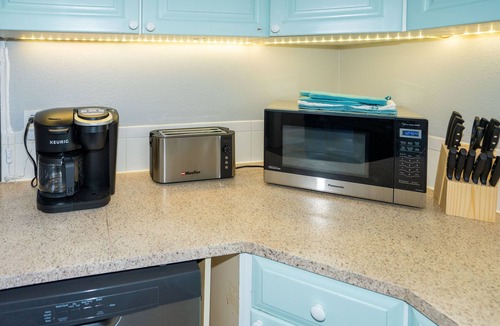 Central Boulder Apartment | Available from now until Aug 18th. Walk to Pearl St, Central AC