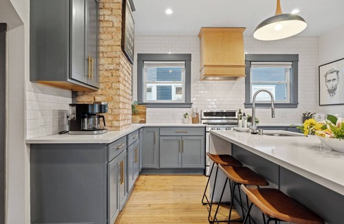 Summit Hill House | Awesome 4-bedroom house in Saint Paul off Grand-walk to everything!