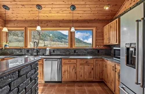 Collbran House | B4 Ranch Full Lodge & Cabin - Sleeps 20