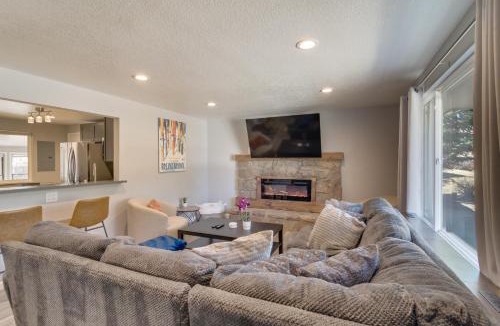 Lamar Heights Area House | BBQ, Hot Tub, Patio, Sunroom + Games!