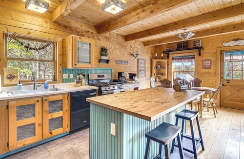 Black Hawk Cabin | BBQs, Hikes & Fireside Nights: Cabin in Black Hawk