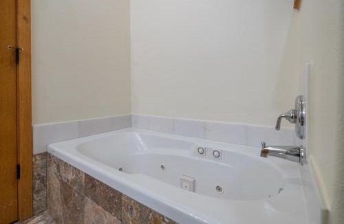 Mountain Village Hotel | Bear Creek Lodge 303B Hotel Room
