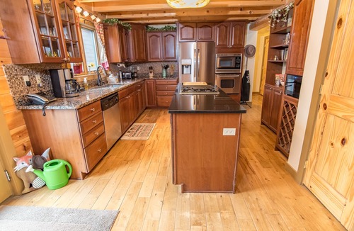 The Highlands House | Bear Creek Mining Lodge: Mountain Style, Hot Tub