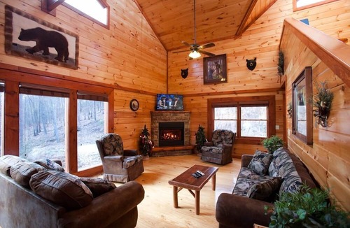 Pigeon Forge Cabin | Bear's Bliss in Pigeon Forge #unforgettable 2 bedroom w/Indoor Pool, Games & Full Theater!