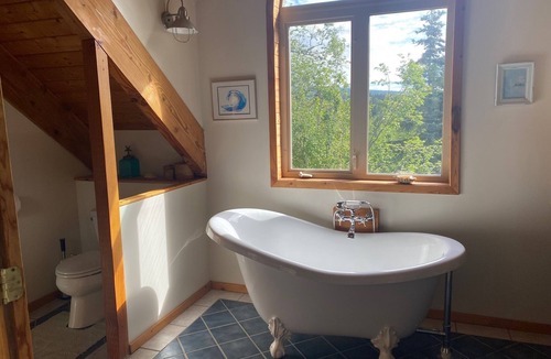 Fritz Creek House | Beautiful 2-bedroom Home: Private and Family Friendly