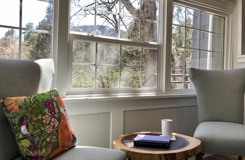 Cheyenne Canyon Cottage | Beautiful 3 BR Cottage in Cheyenne Canon-Minutes from trails, Broadmoor and zoo!