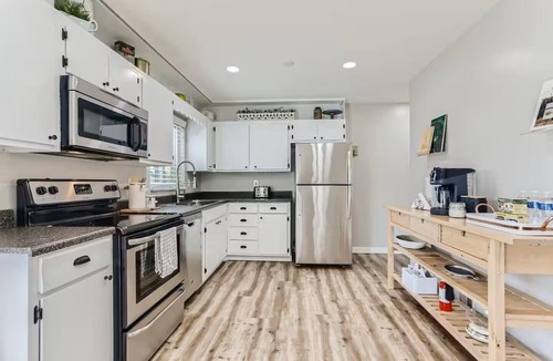 Alta Vista Area House | Beautiful 4 Bedroom House in Arvada near Mountains & Downtown Den/Pet Friendly