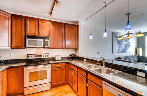 Englewood Condo | Beautiful and cozy 2-bedroom condo in the heart of DTC!