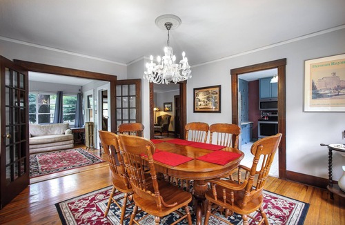 Broadmoor House | Beautiful Cheyenne Cañon Retreat with Hot Tub, Walk To Broadmoor Hotel & Trails.