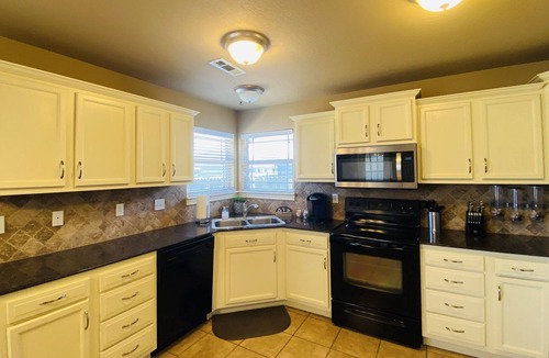 Bentonville House | Beautiful! Close to Museums, MTB Trails, King Bed!