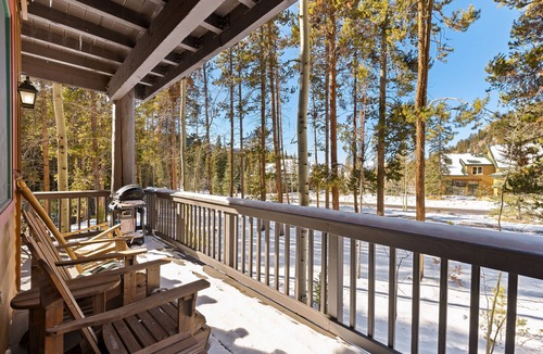 Keystone House | Beautiful Condo Nestled in the Pines/Shared Hot Tub/On Shuttle Route To Slopes