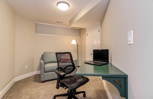 Old North End Apartment | Beautiful, fully-furnished Executive Apt in Historic Districts FALL SPECIAL