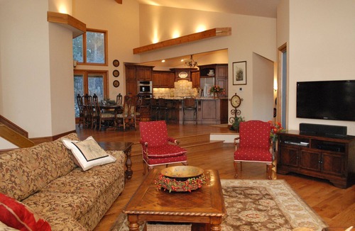 Monument House | Beautiful Home Surrounded by Tall Pines and Awesome Mountain Views