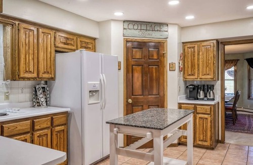 South Fork House | Beautiful mansion with antique decor, WiFi, and gas fireplace - near skiing
