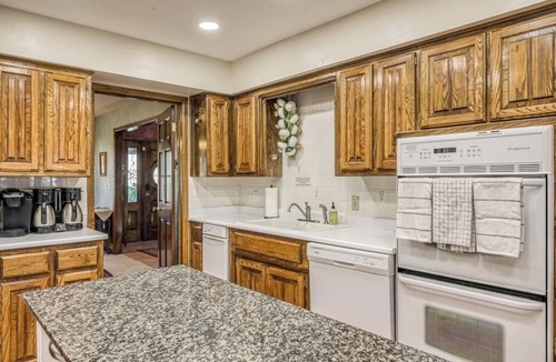 South Fork House | Beautiful mansion with antique decor, WiFi, and gas fireplace - near skiing