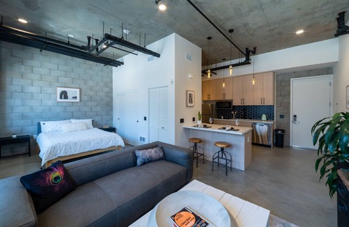 Vista Apartment | Beautiful Modern Studio in DT Vista!