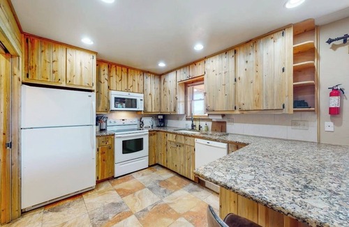 Alpine Village Cabin | Beautiful mountain-view cabin with covered deck, grill, fireplace & washer/dryer
