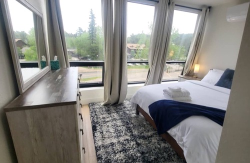 Kerr Gulch House | Beautiful Mountain Views in the Heart of Evergreen