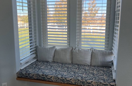 Montrose Apartment | Beautiful studio apt next to Cobble Creek Golf course