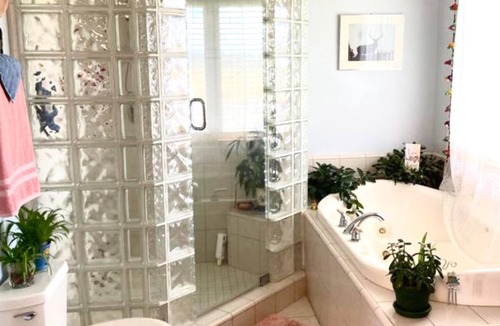 Montrose Apartment | Beautiful studio apt next to Cobble Creek Golf course