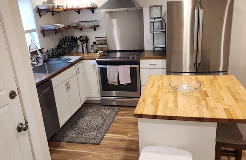 Glenwood Grove - North Iris House | Beautiful townhouse in amazing location