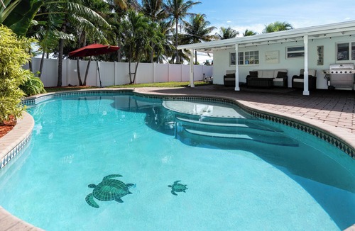 Garden Isles House | Beautiful tropical villa with heated pool, modern furniture - close to the beach