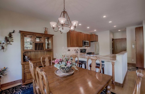 The Highlands House | Beautiful Unit in Quiet Area w/Shuttle to Slopes