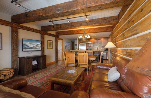 Mount Crested Butte Condo | Beautifully Remodeled Ski-In/Out Condo w/Mountain Views, Fireplace, Balcony