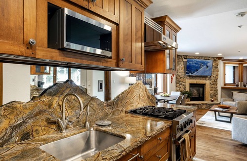 Highlands Townhomes Condo | Beaver Creek's best ski in ski out- McCoy Peak lodge