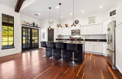 Garfield House | Beaver Lake Getaway 3BR w/Hot Tub, Fire Pit & Boat Parking!