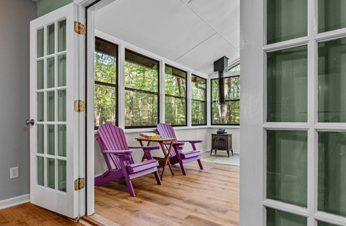 Farmington Cabin | Beaverdam Bliss Cabin on 14 acres