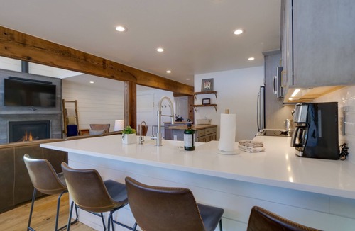 East Village at Copper Condo | BEST LOCATION! Ski-In Ski-Out - 3BD 2BR - Copper Mtn Resort - HotTub, Sleeps 8