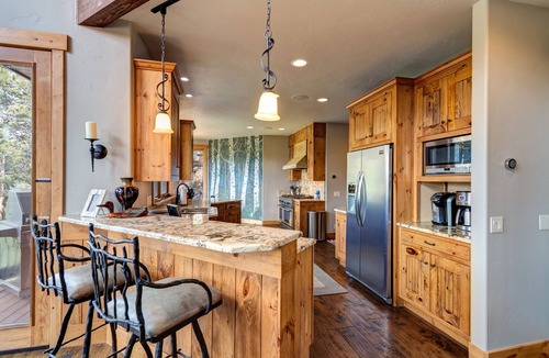 Baldy Mountain Cabin | Best views in Breck! 5bed/6bth/shuttle/close to hiking trails & downtown