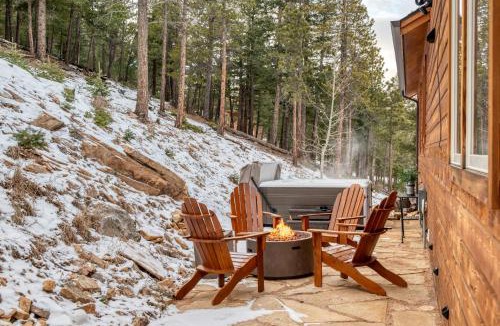 Evergreen House | BEST VIEWS! Luxury Mountain Home - Saltwater HotTub, Firepit, BBQ- Close to SKI, Red Rocks