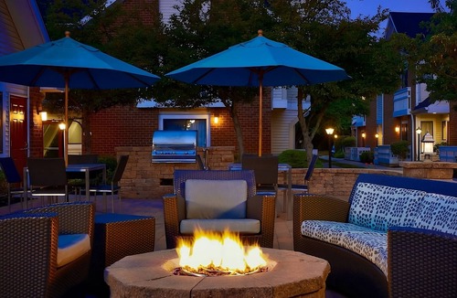 East Colorado Springs Apartment | Better Choice for your Vacation! On-site Pool, Full Kitchen, FREE Parking!