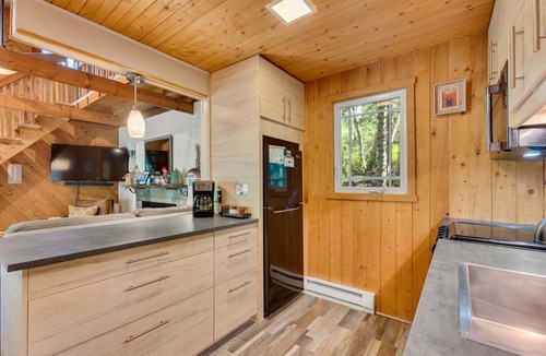 Garfield Cabin | Bike Hike Ski Cozy and Affordable