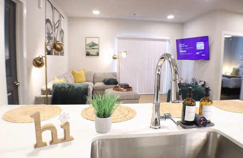 Rogers Apartment | Bike-themed 2BR with king suites, pool & minutes to OZ Trails.