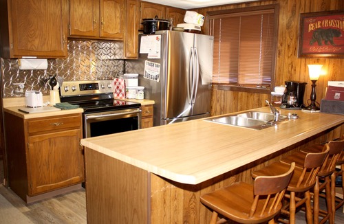 Breckenridge House | Black Bear Crossing: Pet-Friendly Bliss with a Touch of Retro Nostalgia