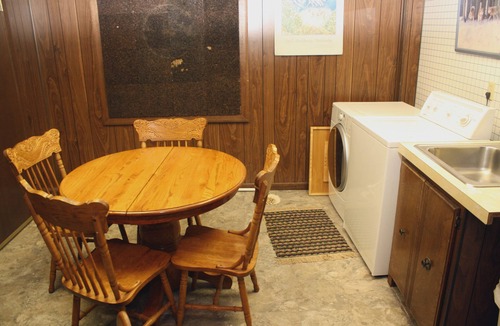 Breckenridge House | Black Bear Crossing: Pet-Friendly Bliss with a Touch of Retro Nostalgia
