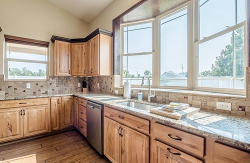 Fruita House | Black Bear IV: Two Primary Suites & Dog-Friendly
