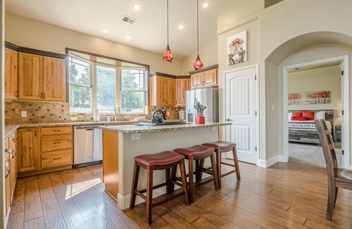 Fruita House | Black Bear IV: Two Primary Suites & Dog-Friendly