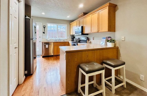 Southeast Boise House | Boise Avenue Getaway 3BR/3BA Yard Parking for 2 Near BSU & Downtown Spacious