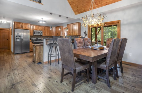 Bolton Landing House | Bolton Bear House|Dock Slip|Hot Tub|12 Beds|Pet Friendly|