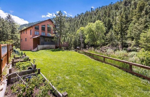 Boulder House | Boulder Luxury Getaway 7 acres River & Pond