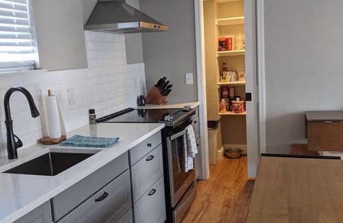 Lincoln Park House | Boutique Carriage House - Private 1bd/1bath