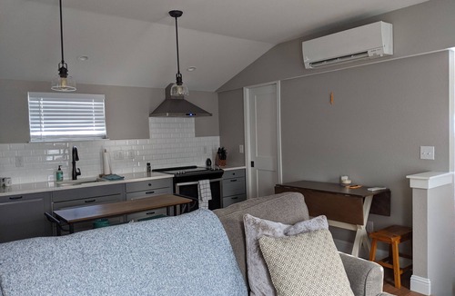 Lincoln Park House | Boutique Carriage House - Private 1bd/1bath